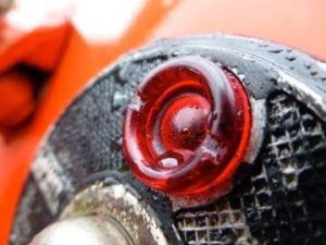 Latausvalon linssi. 
Sopii Valmet 20-565:een. Hinta 23,80€/kpl